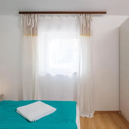 Seaview House Helena - Happy بلومين