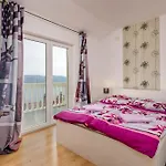 Seaview House Helena דירה