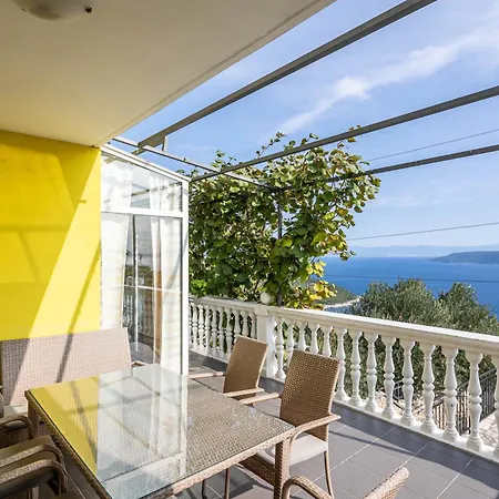 Seaview House Helena - Happy * Plomin