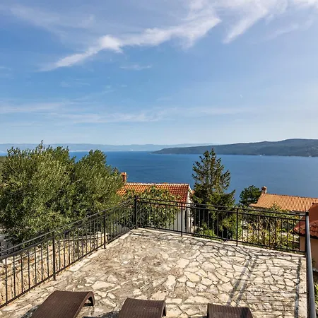 Seaview House Helena - Happy Plomin