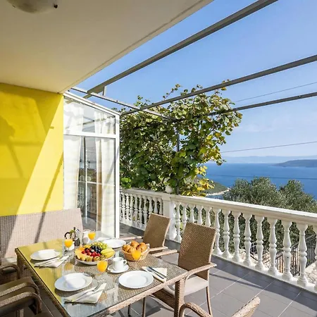 아파트 Seaview House Helena 플로민