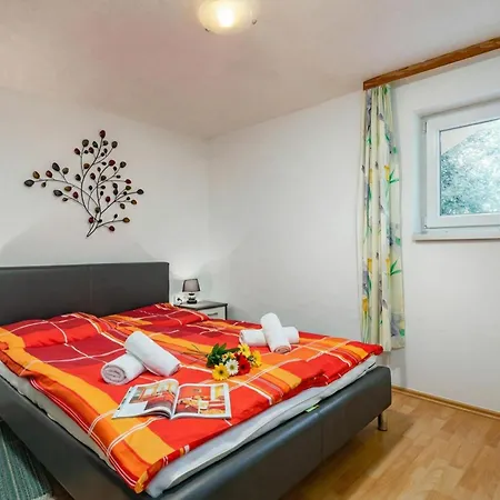 아파트 Seaview House Helena 플로민