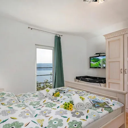 Seaview House Helena 아파트 플로민